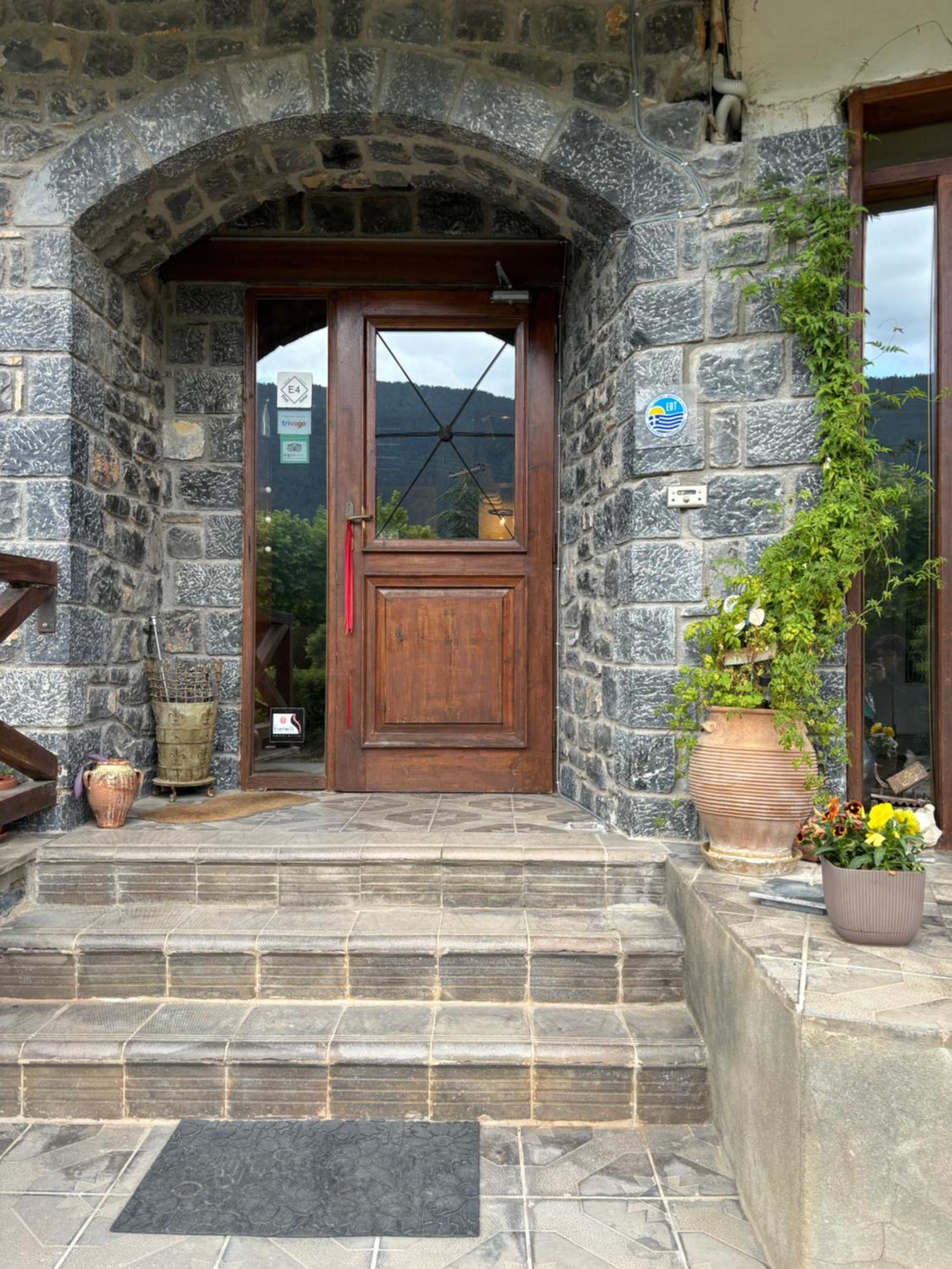 Guesthouse Sinoi Вітіна Екстер'єр фото