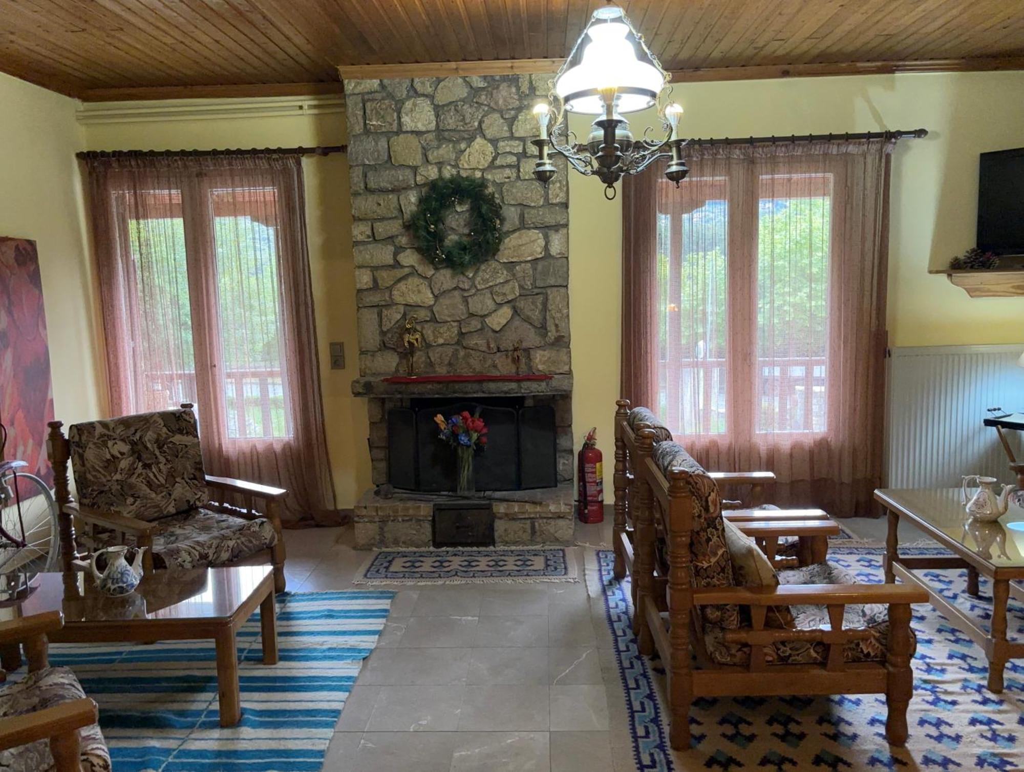 Guesthouse Sinoi Вітіна Екстер'єр фото